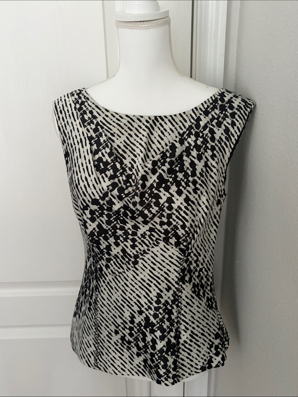 The Limited Black & White Abstract Printed blouse with side zipper.